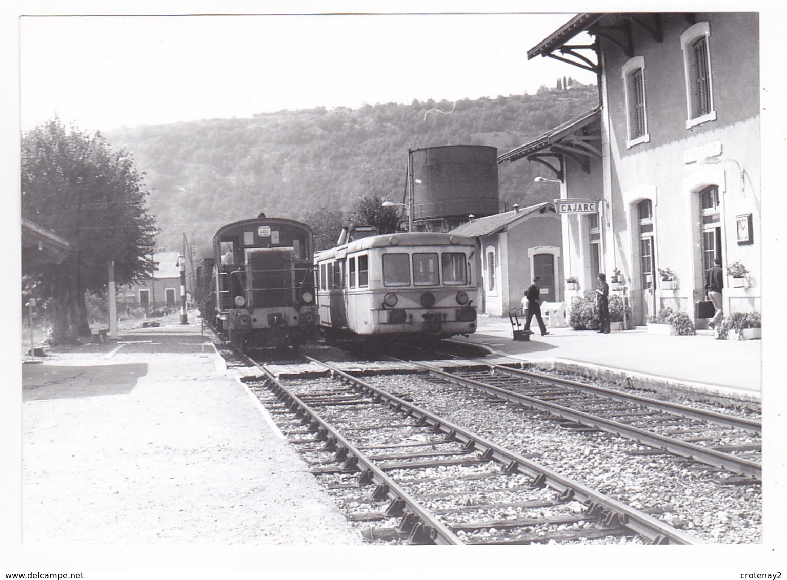 46 Cajarc PHOTO Originale Train Autorail SNCF Et Locotracteur Y 6270 En Gare Le 6 Sept 1973 VOIR DOS - Trains