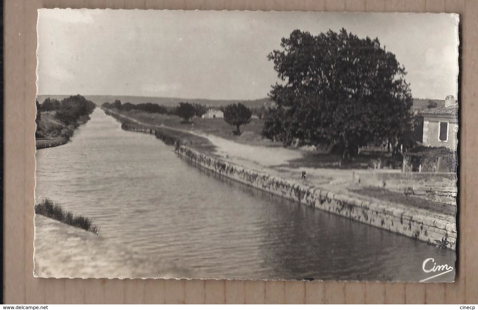 CPSM 30 - BELLEGARDE - Vue Sur Le Canal - Pont D'Arles - TB PLAN + Habitation à Droite - Bellegarde