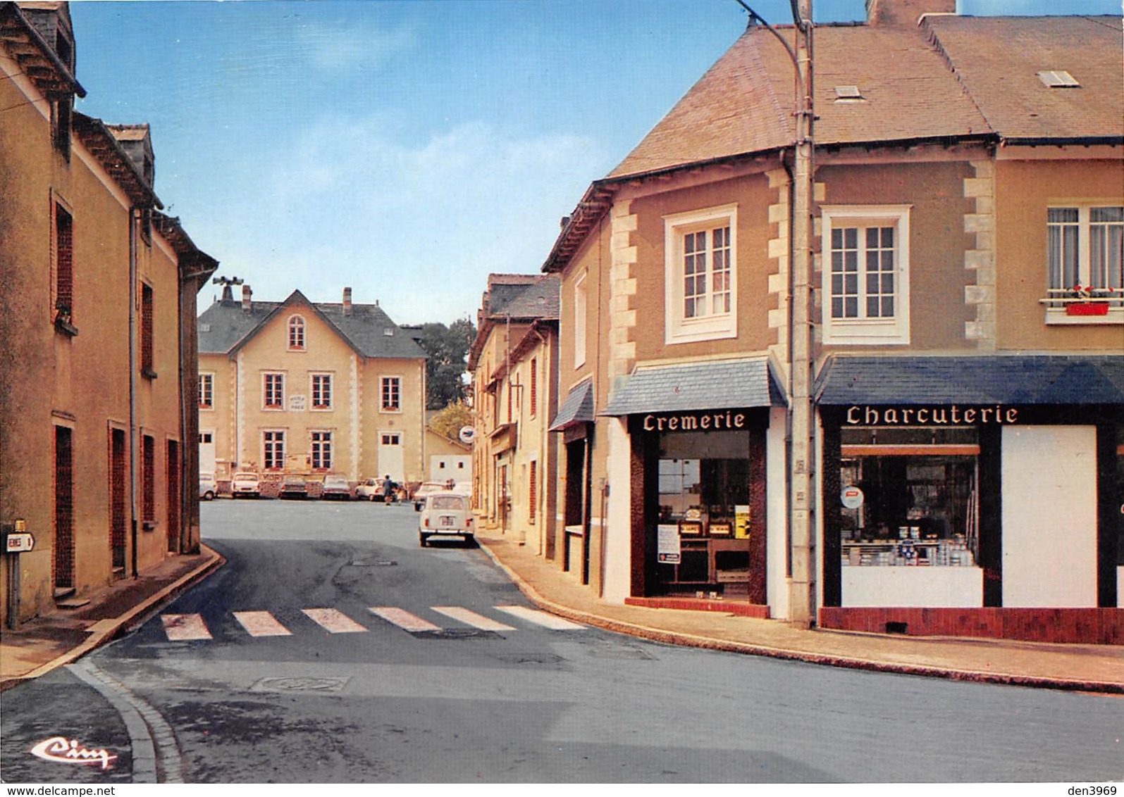 PACE - Avenue Brizeux - La Poste Et La Mairie - Crèmerie - Charcuterie - Renault 4L - Autres & Non Classés