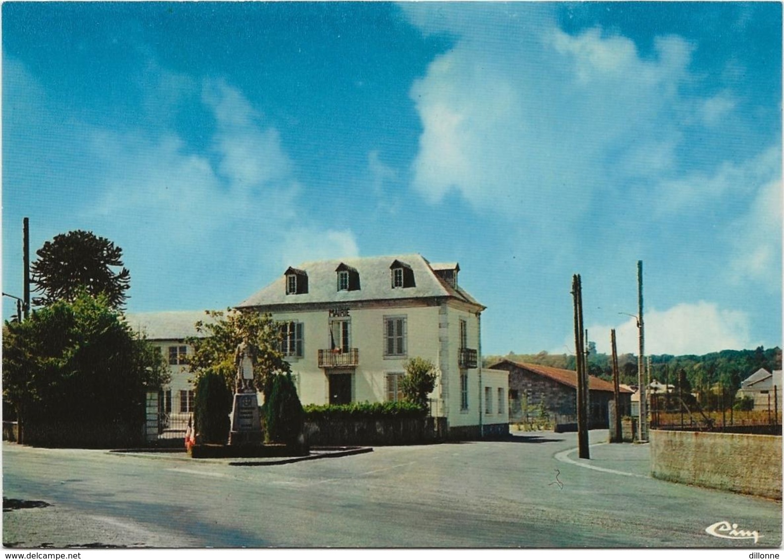 D 65  LABARTHE De NESTE   2 CARTES  Vue Generale Aerienne  +  Monuments Aux Morts Et Mairie - La Barthe De Neste