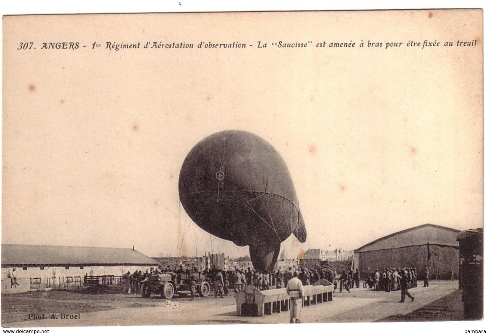 ANGERS - 1er  Régiment  D'Aérostation D'Observation - La Saucisse Est Amenée à Bras Pour être Fixée Au Treuil - Angers