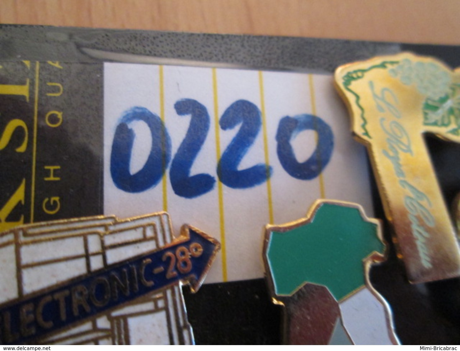 0220 Pin's Pins / Beau Et Rare / THEME POSTES / LA POSTE TIMBRE-POSTE TIMBRO JOURNAL - Poste