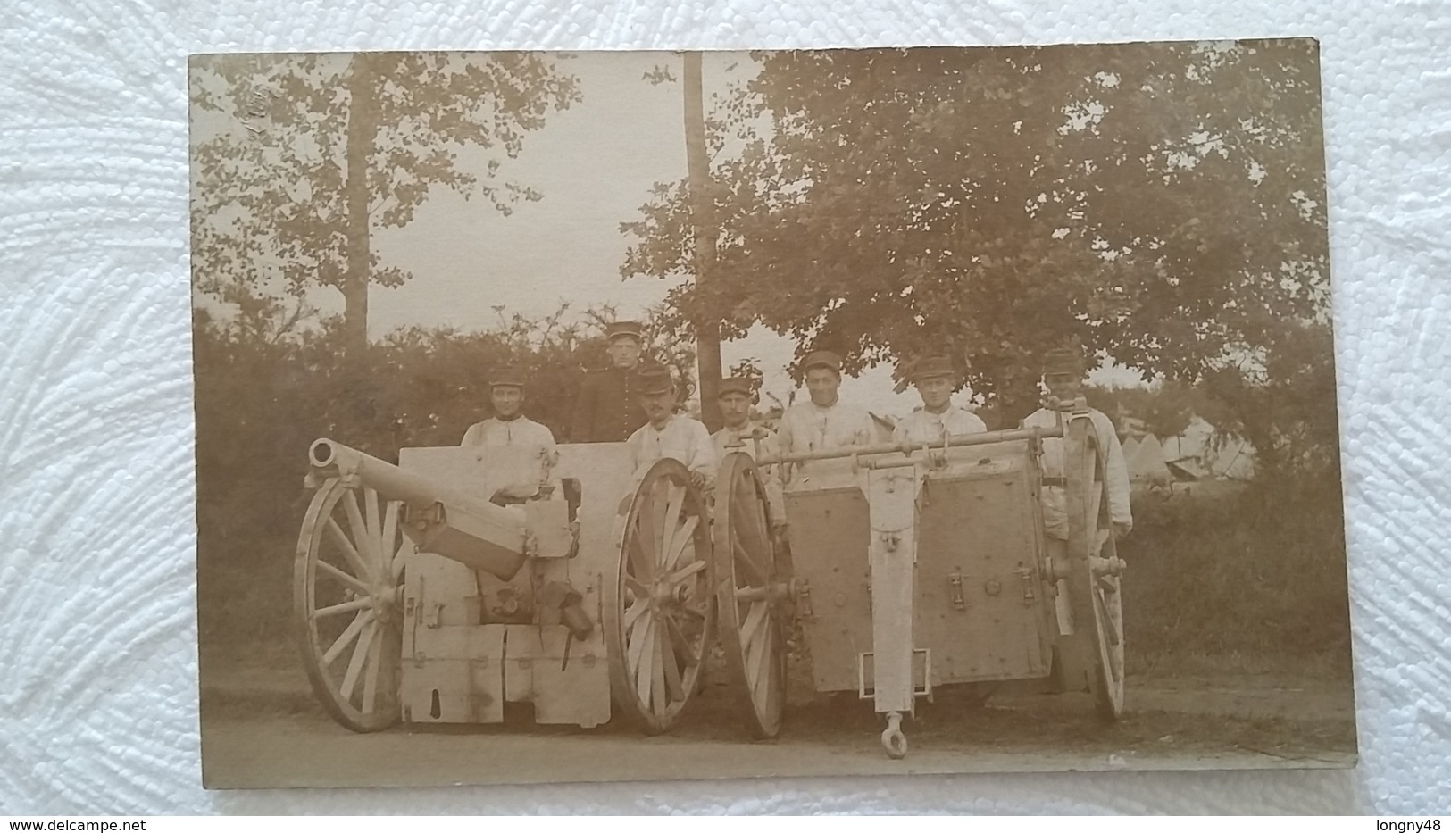 CPA -  Photo Militaire  Artillerie  - Groupe  Soldats Artilleurs Derrière  Le Canon - Régiments