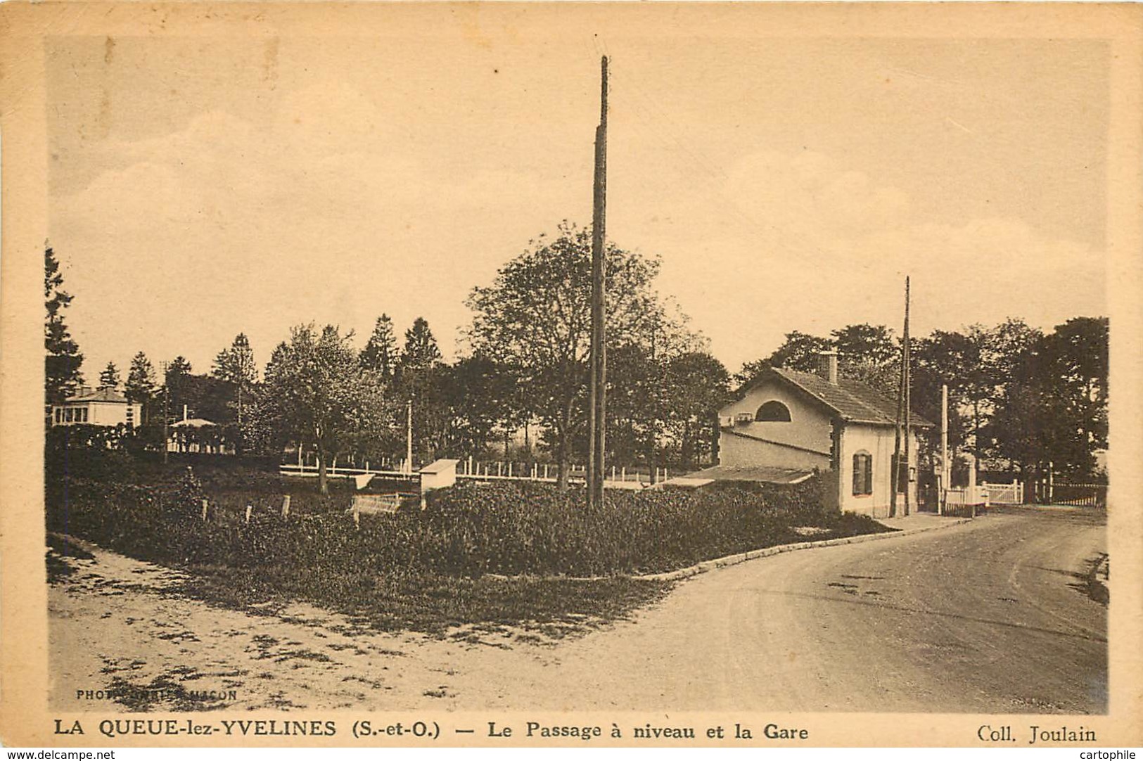 94 - LA QUEUE LES YVELINES - Le Passage à Niveau Et La Gare En 1941 - La Queue En Brie