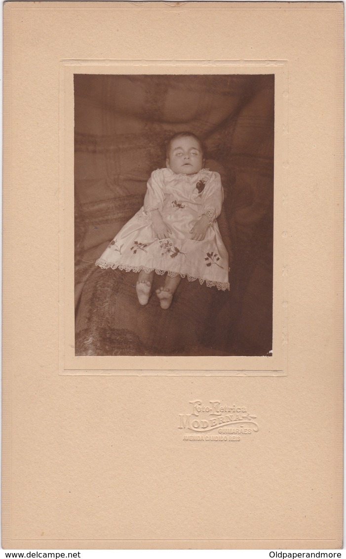 PORTUGAL  PHOTO PHOTOGRAPH - PHOTOGRAPHY - FUNERAL - POST MORTEM   -  27 Cm X 16,8 Cm - Anonymous Persons