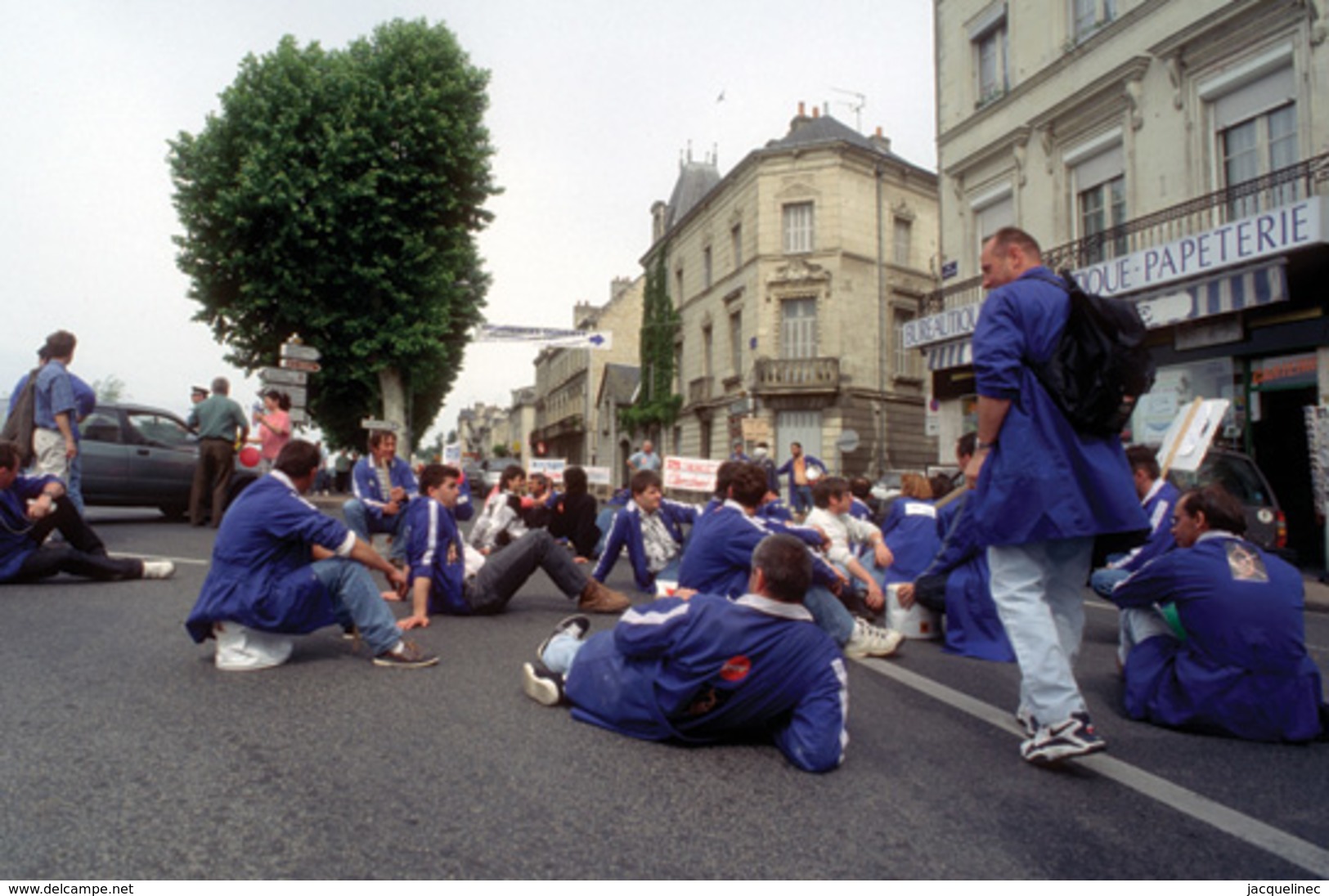 - 37 - Chinon (37) - Carte Postale Moderne - Manifestant - 1.423 - Chinon