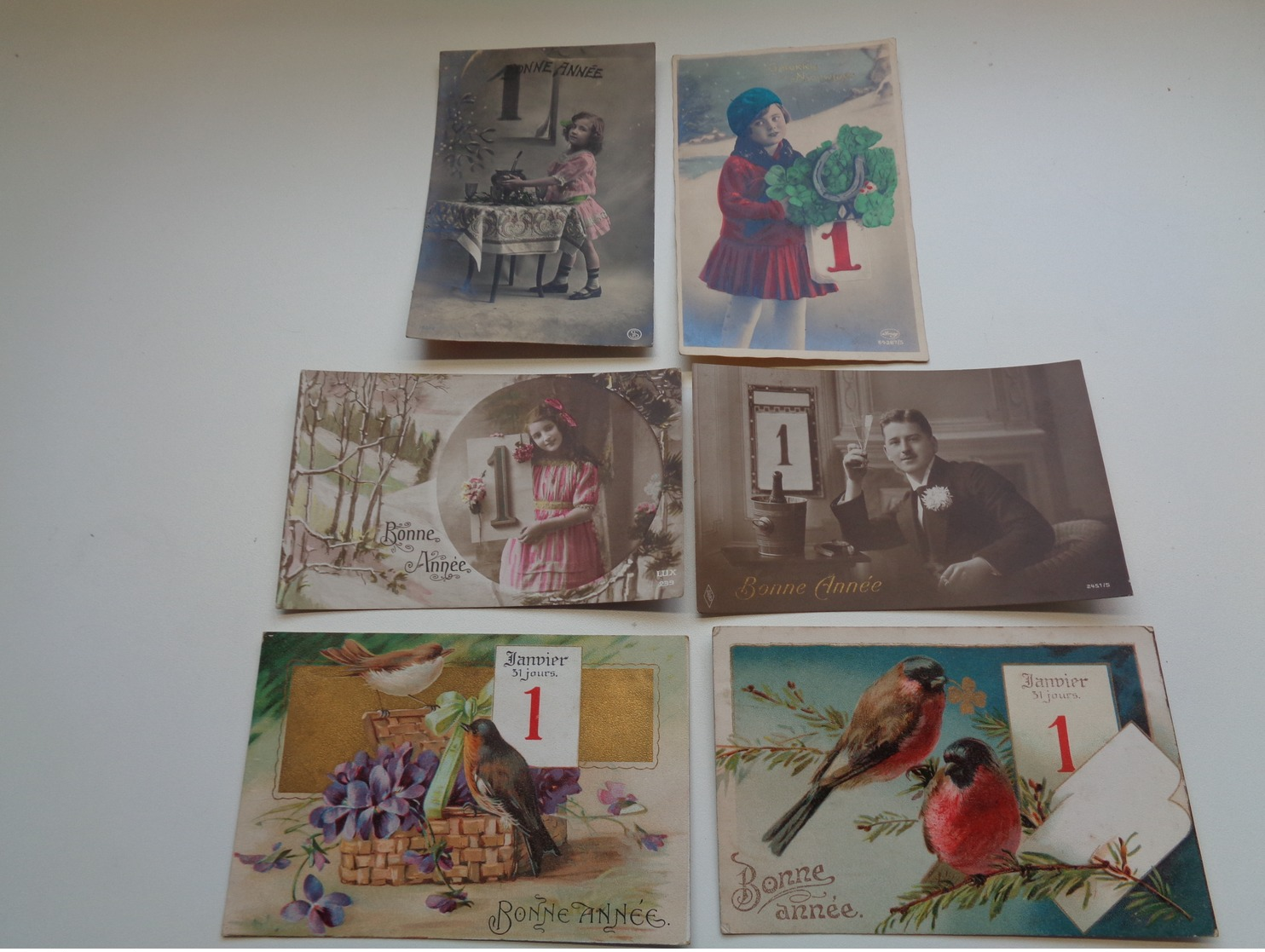 Beau lot  60 cartes postales de fantaisie chiffre 1 janvier bonne année     Mooi lot 60 postk. fantasie cijfer Nieuwjaar