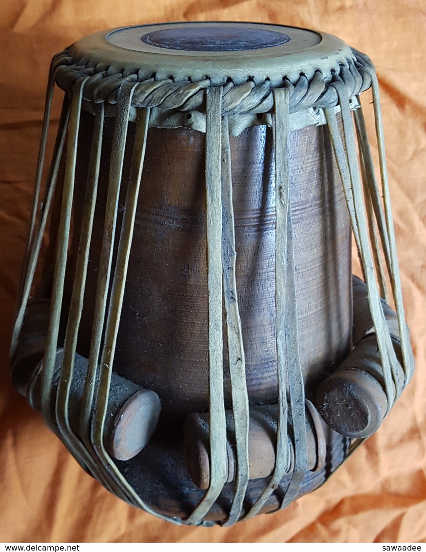 INSTRUMENT DE MUSIQUE - PERCUSSION - INDE - TABLA ANCIEN - DAYAN - BOIS EXOTIQUE ET PEAU - TRADITION - HAUTEUR : 28 Cm - Musikinstrumente