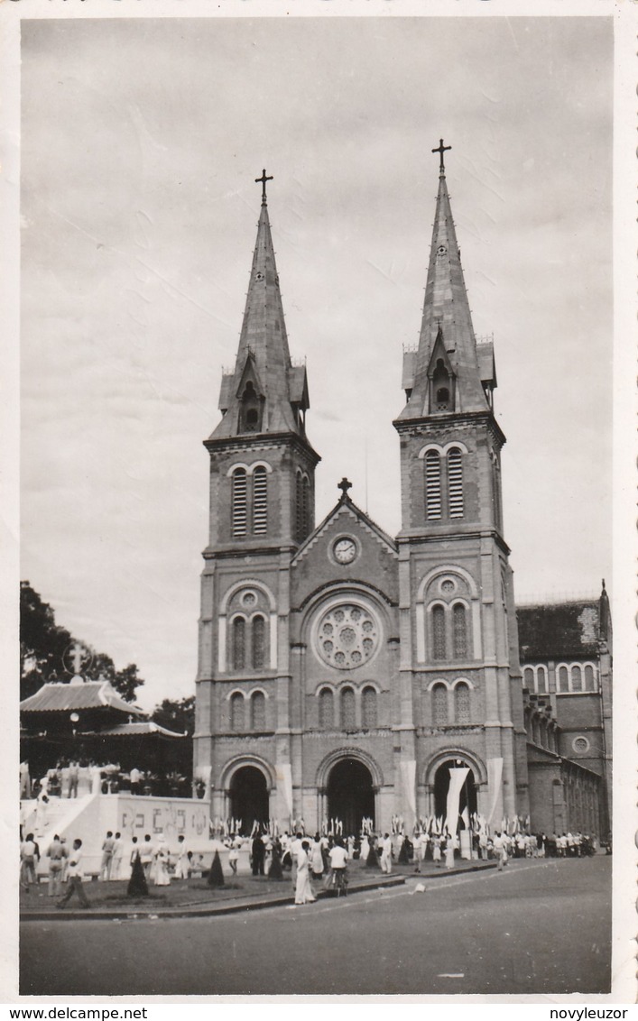 SAIGON Souvenir Du Congrés Eucharistique. - Lieux