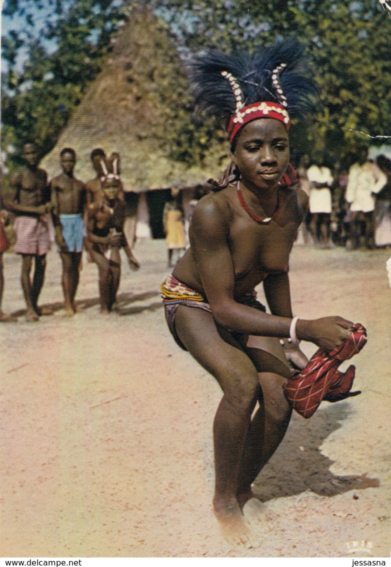 AK - KENYA - Dancing Girl With A Scarf - Kenia