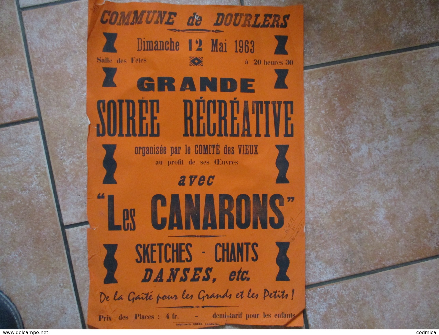 DOURLERS DIMANCHE 12 MAI 1963 GRANDE SOIREE RECREATIVE ORGANISEE PAR LE COMITE DES VIEUX AVEC " LES CANARONS" 60cm/40cm - Affiches