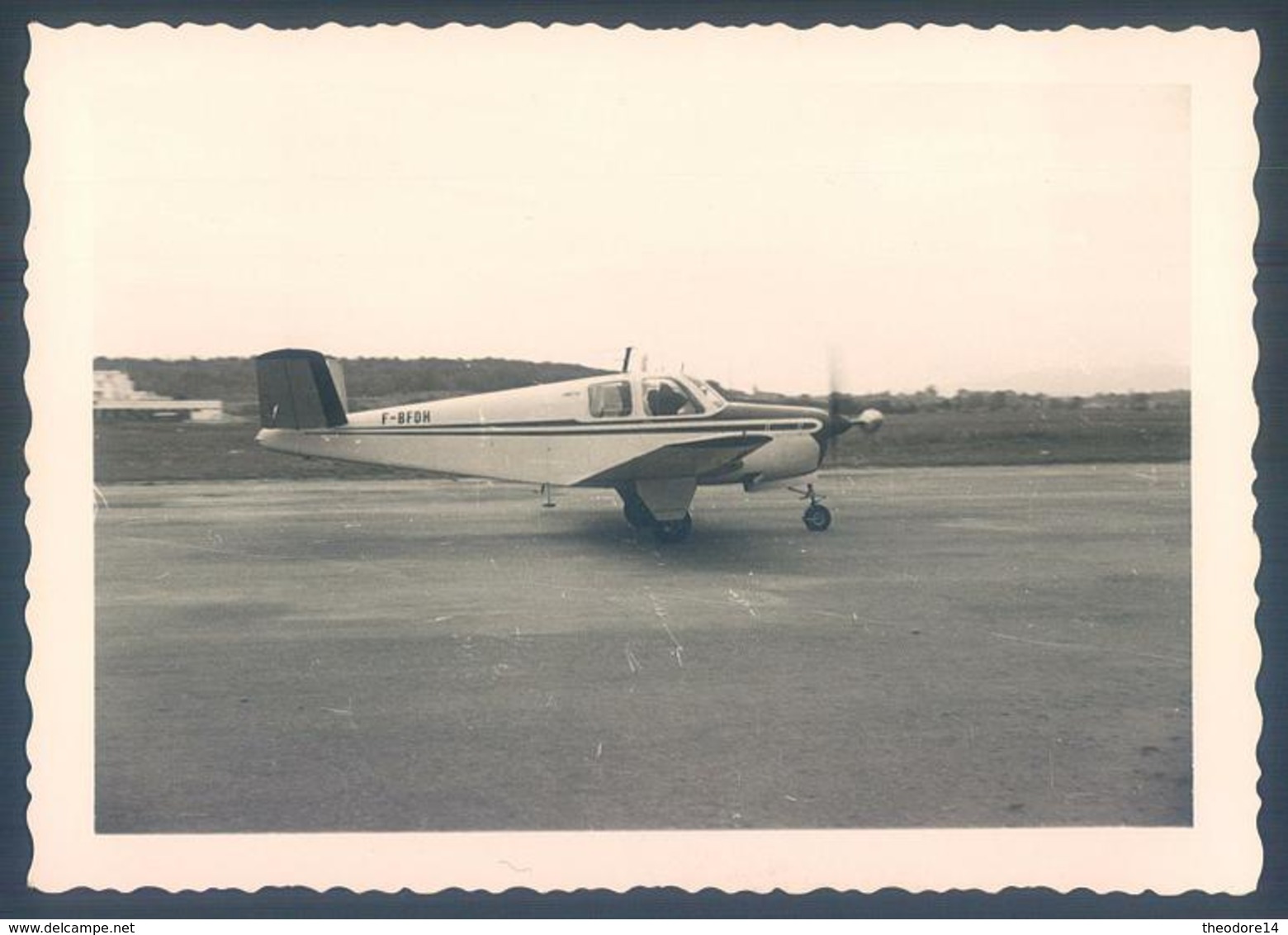 Lot de 27 photos 69 Lyon Bron Aéroport Avion Le Progres Parking Douane 1958 Photo originale 9 x 12.5 cm