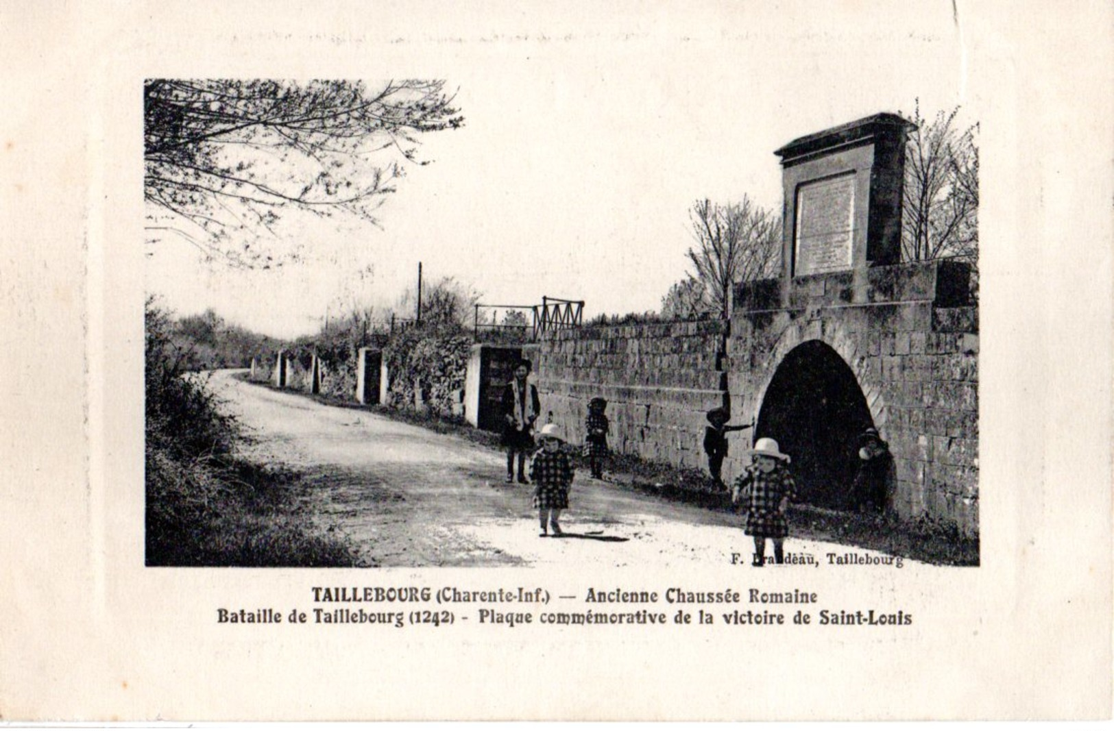 CPA  -   Taillebourg  : Ancienne Chaussée Romaine    -   écrite - - Autres & Non Classés