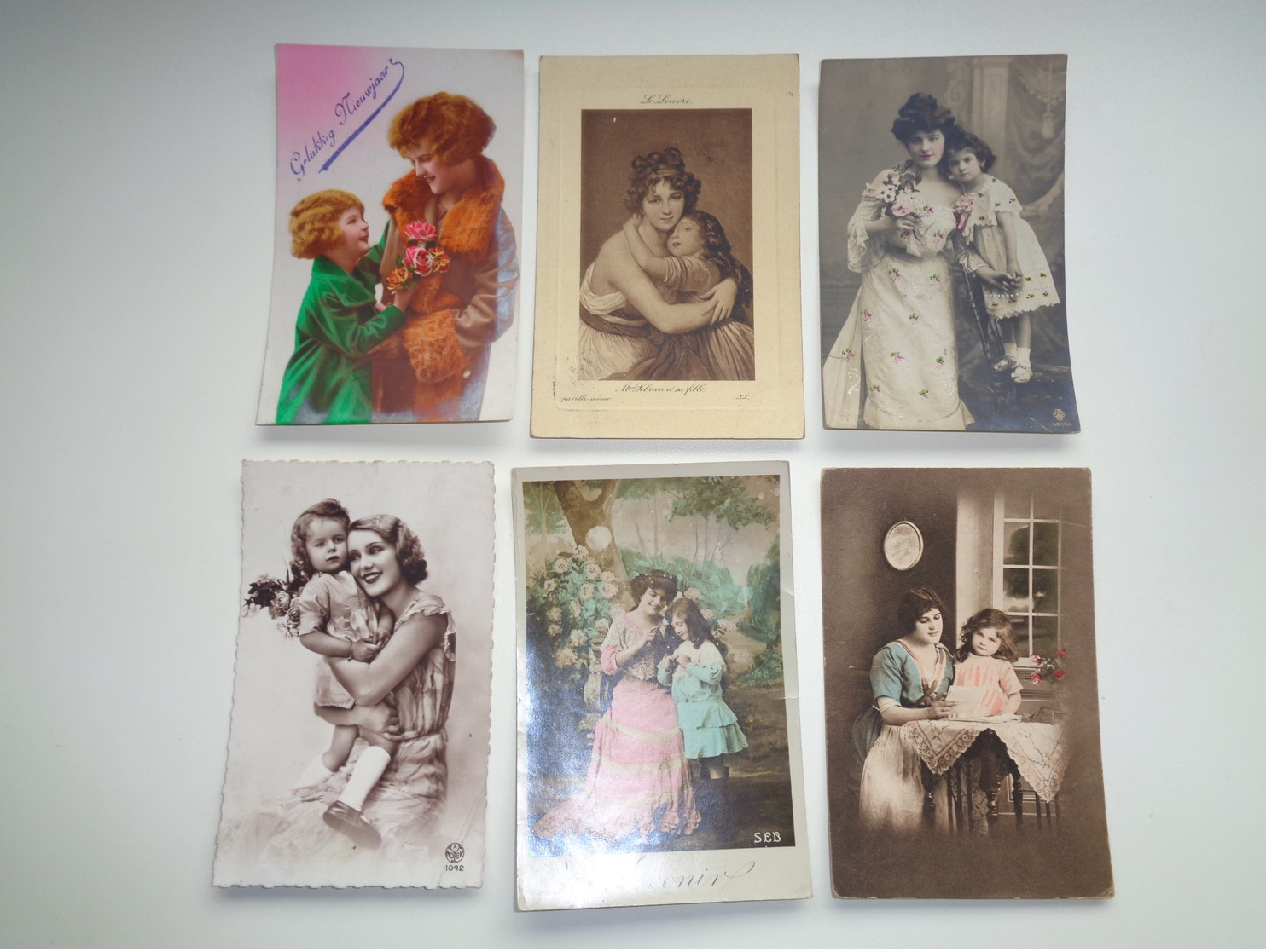 Beau lot de 60 cartes postales de fantaisie  mère + enfant      Mooi lot van 60 postkaarten  moeder + kind - 60 scans