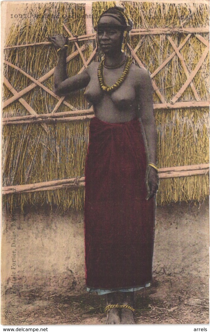 SENEGAL AFRIQUE OCCIDENTALE - Fortier 1027 - Colorisée - Jeune Femme Seins Nus - Animée - Belle - Sénégal