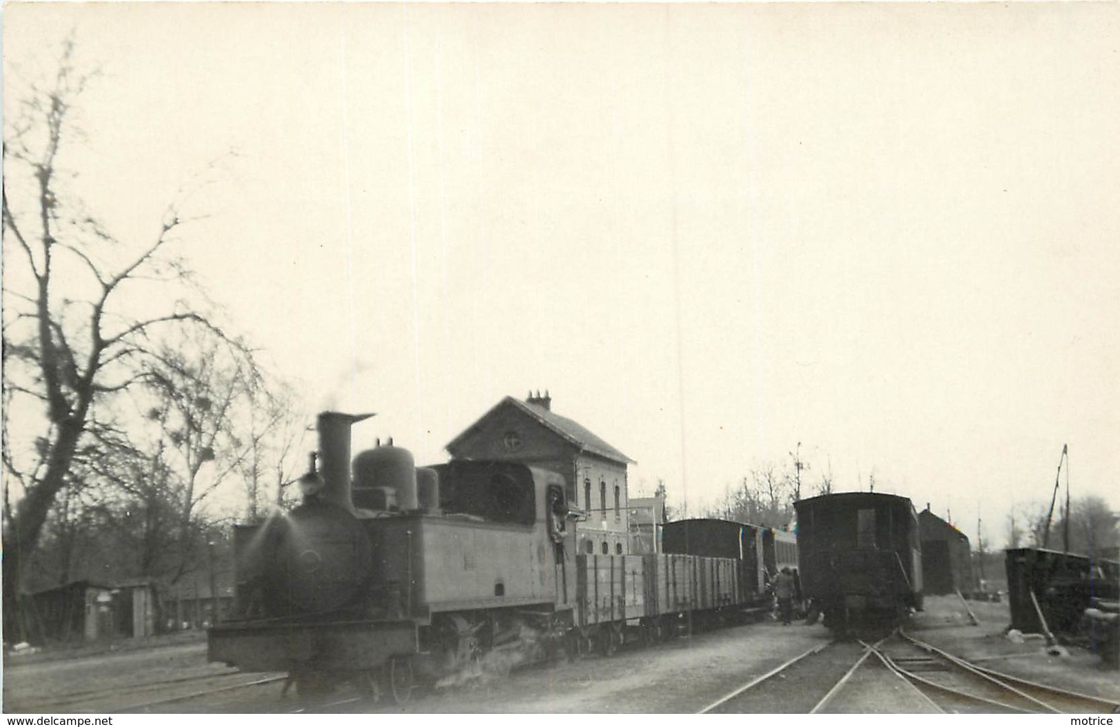 CHEMINS DE FER DE LA SOMME - Gare De Bussy, Locomotive N°3861 Photo Laurent Format Carte Ancienne, En 1949. - Gares - Avec Trains