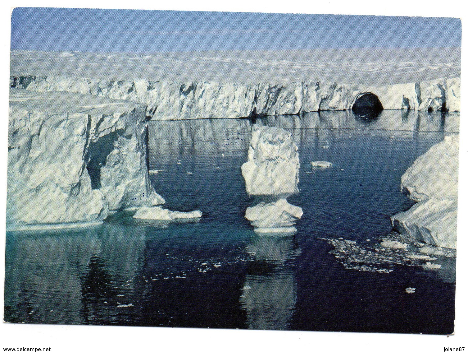 CPM    EXPEDITION ANTARCTIQUE FRANCAISE EN TERRE ADELIE  1988 1989   -   ICEBERGS ET GLACIER DE L ASTROLABE - TAAF : Territorios Australes Franceses