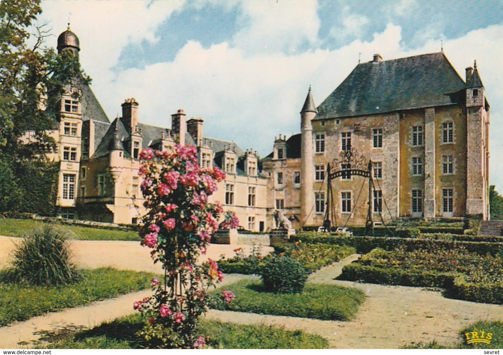 BONNES. - Château De Touffou. CPM Dentelée - Chateau De Touffou