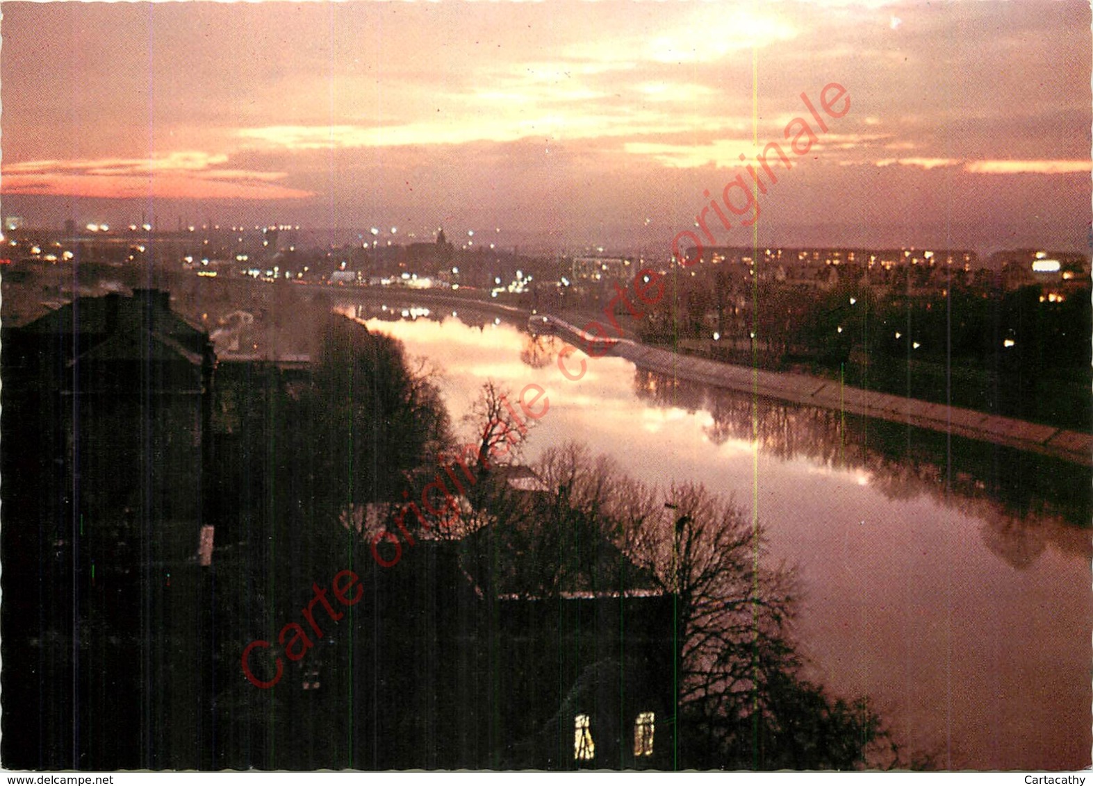 57.   THIONVILLE .  Les Bords De La Moselle Le Soir Tombant . - Thionville