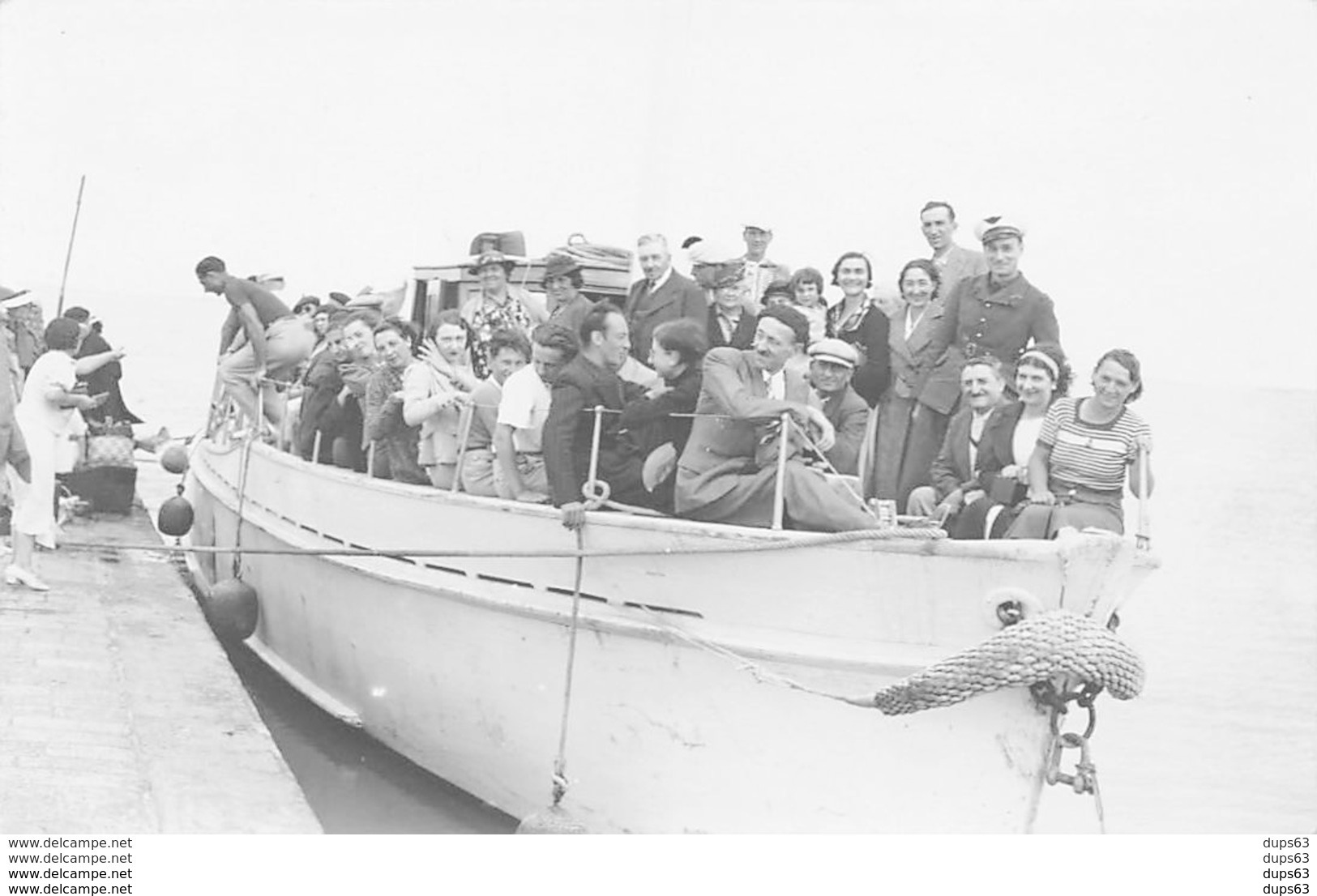 DEAUVILLE - Bateaux - Groupe De Personnes - Très Bon état - Deauville