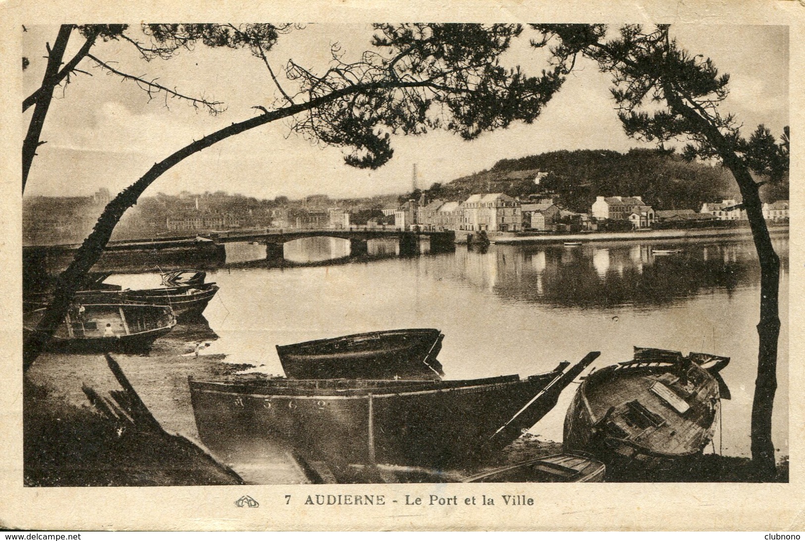 CPA - AUDIERNE - LE PORT ET LA VILLE - Audierne