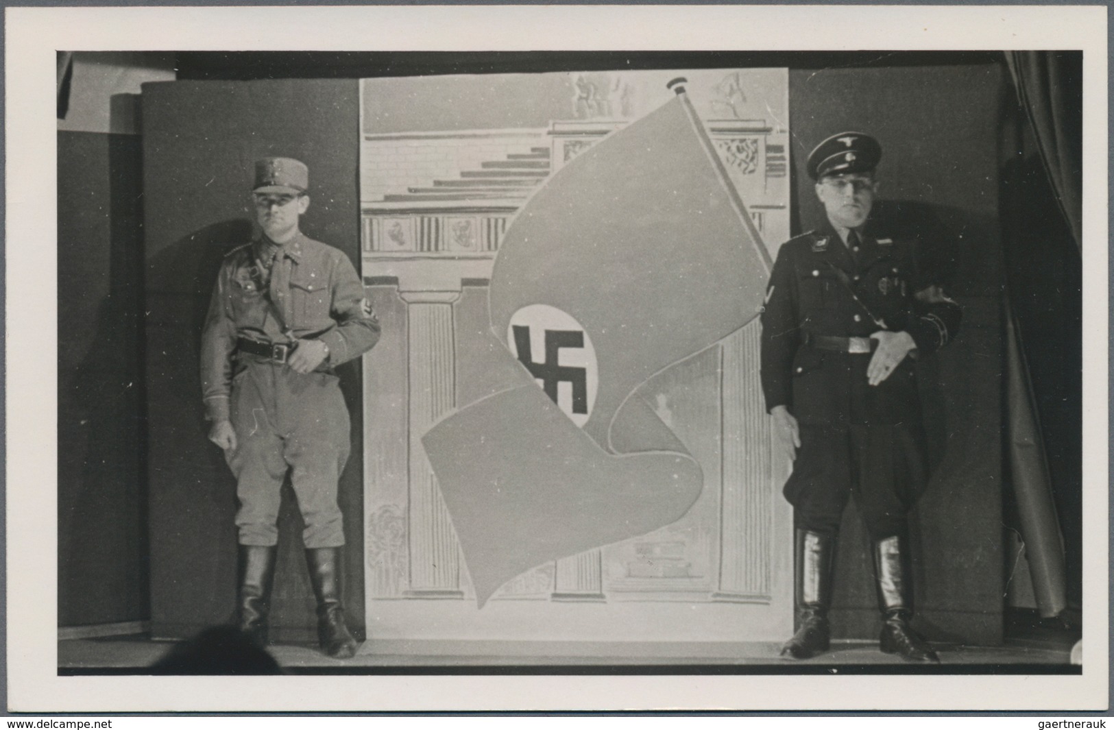 Ansichtskarten: Propaganda: 1933, Zwei Kleinformatige Fotokarten Mit Ablichtungen SA Und SS-Männer, - Parteien & Wahlen