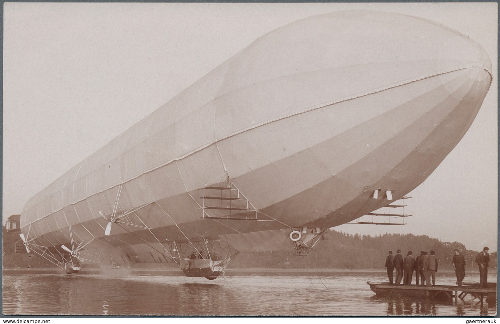 Ansichtskarten: Motive / Thematics: ZEPPELIN: Over 140 Zeppelin postcards, mostly Real Photos with t