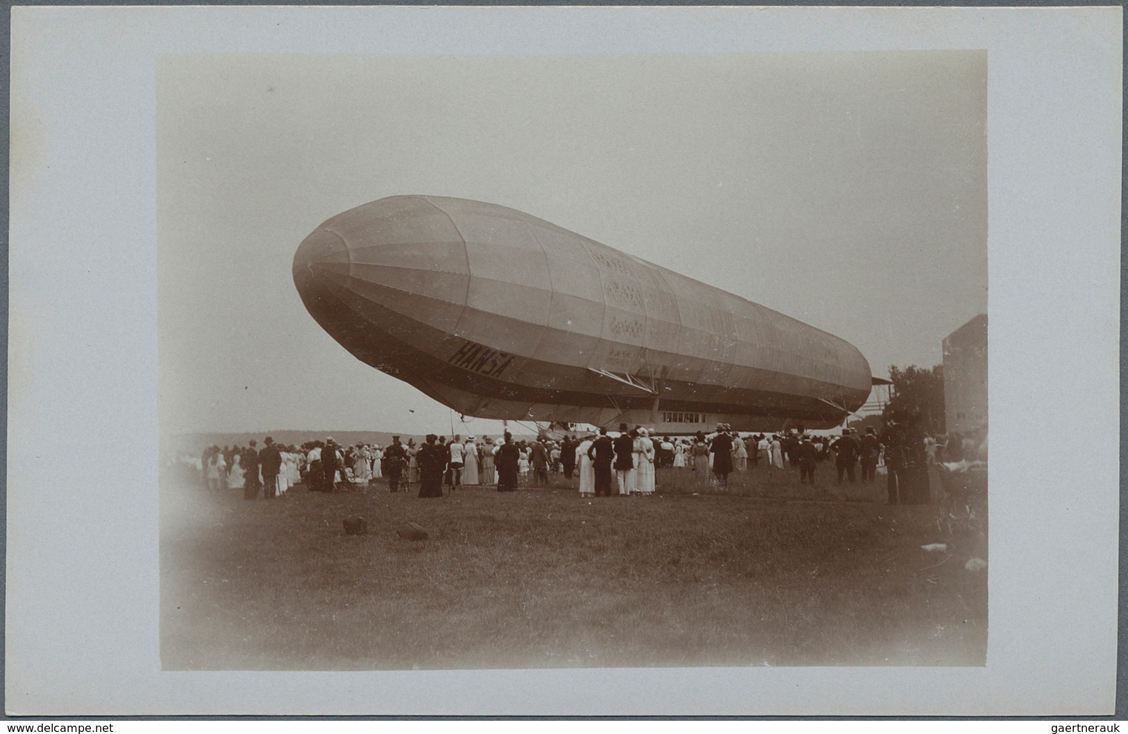 Ansichtskarten: Motive / Thematics: ZEPPELIN: Over two hundred Zeppelin flights, original private ph