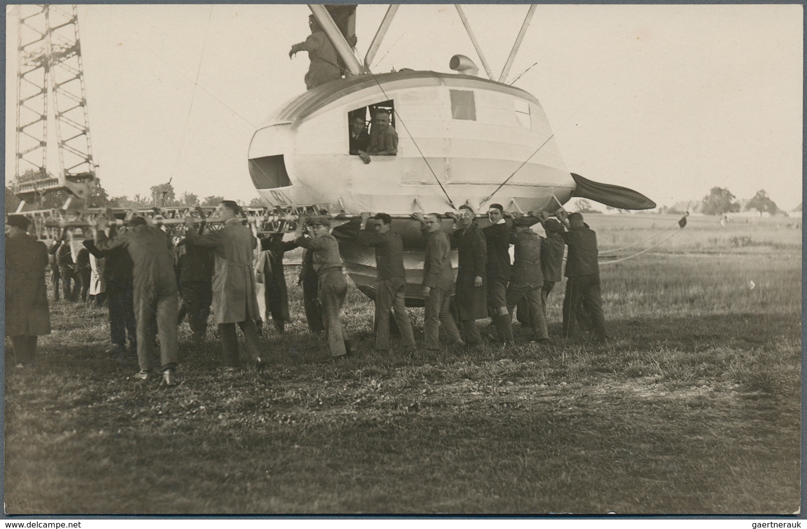 Ansichtskarten: Motive / Thematics: ZEPPELIN: Over two hundred Zeppelin flights, original private ph