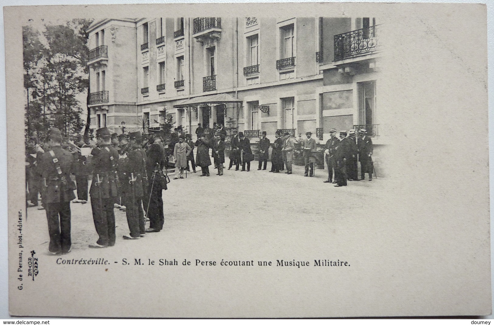 S.M. LE SHAH DE PERSE , ÉCOUTANT UNE MUSIQUE MILITAIRE - CONTRÉXÉVILLE - Contrexeville