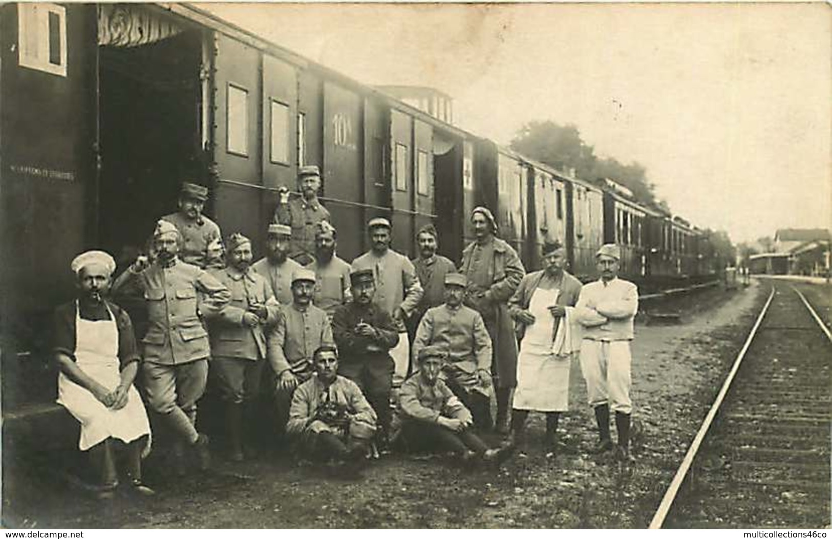 250120B - CARTE PHOTO EUGENE CONTREXEVILLE - GUERRE 1914 18 MILITARIA - Wagon Chemin De Fer Croix Rouge Santé Pipe - Guerre 1914-18