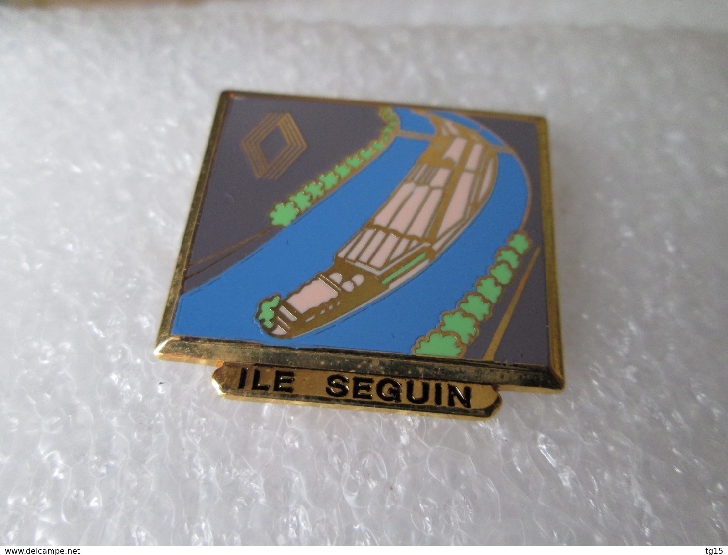 PIN'S   ILE  SEGUIN  USINE   RENAULT  Arthus Bertrand - Renault