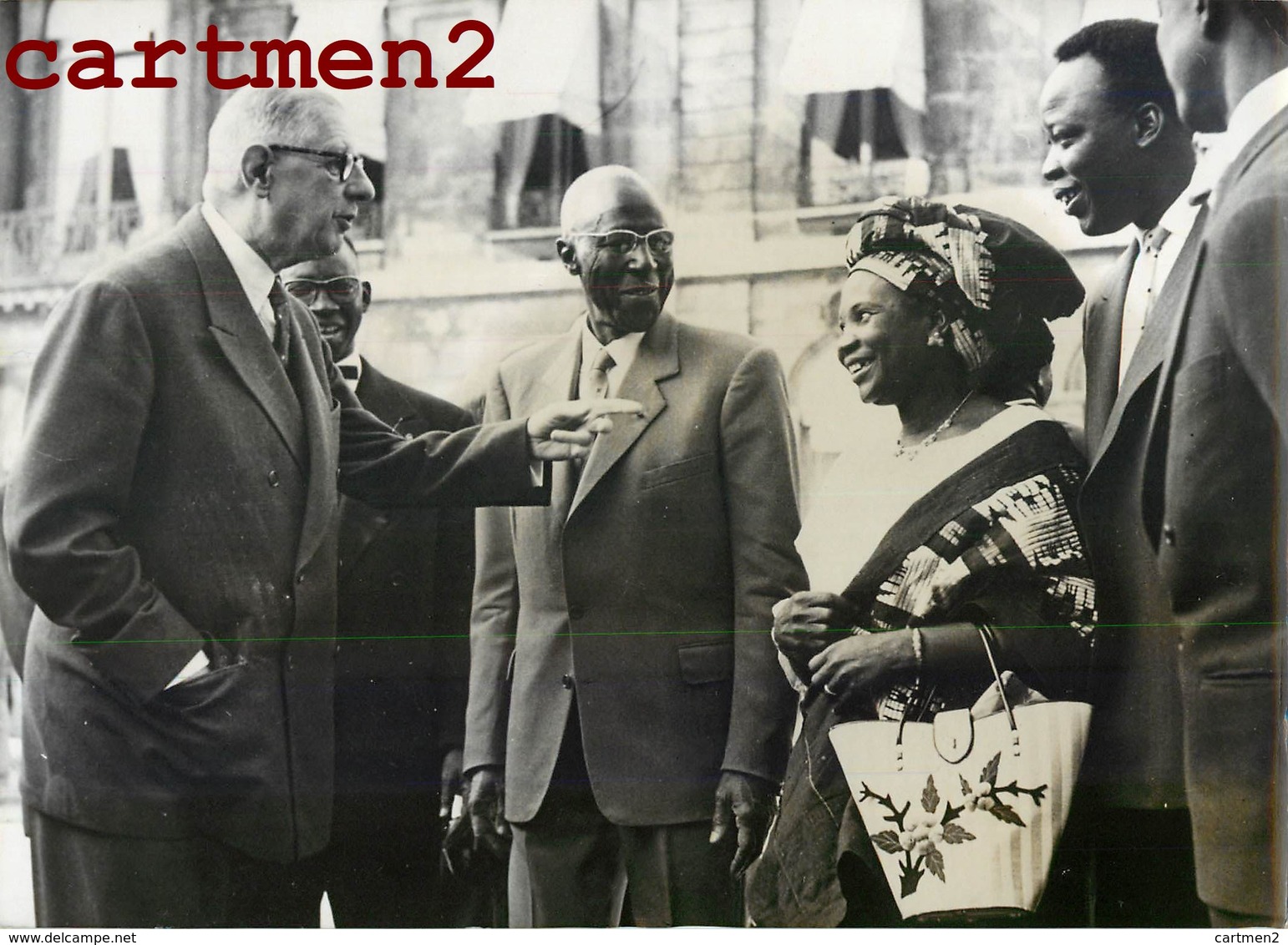 PHOTOGRAPHIE ANCIENNE LE GENERAL DE GAULLE GARDEN PARTY OUEZZIN HAUTE-VOLTA BURKINA-FASSO GUERRE POLITIQUE - Beroemde Personen