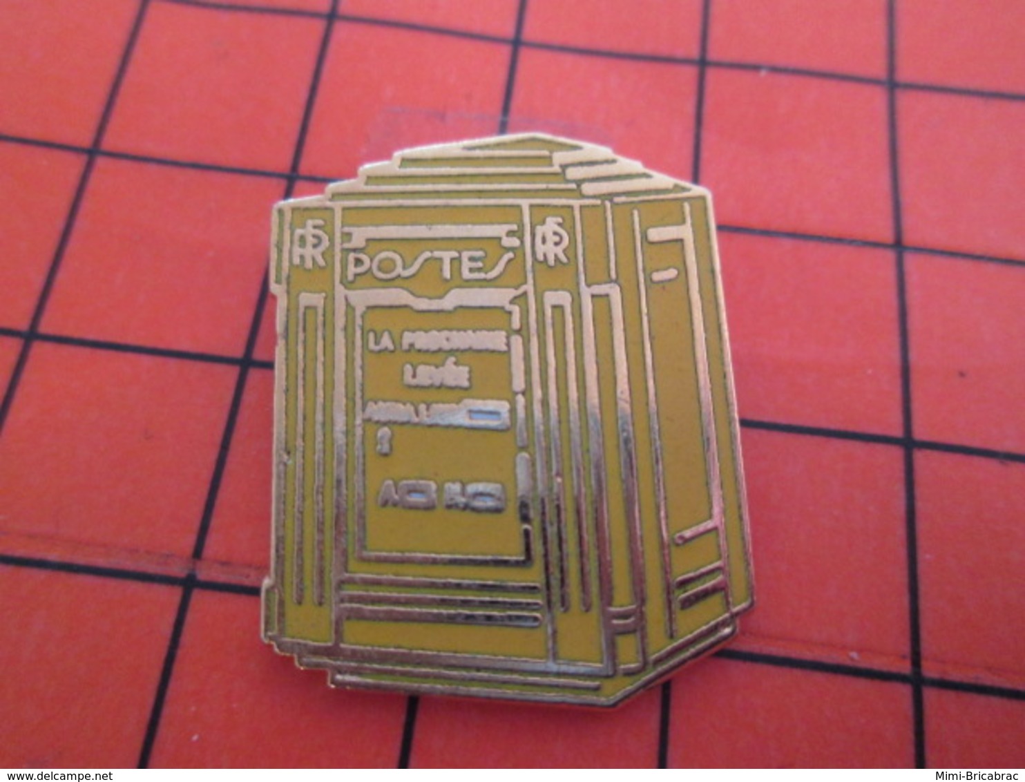 1619 Pin's Pins / Beau Et Rare  / THEME : POSTES /  LA POSTE BOITE AUX LETTRES JAUNE - Poste