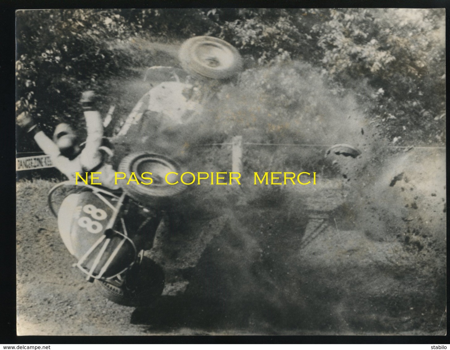 AUTOMOBILES - ACCIDENT DU COUREUR AMERICAIN JOE MATTERA A WILLIAM'S GROVE EN PENSYLVANIE EN 1960 - COURSE - Coches