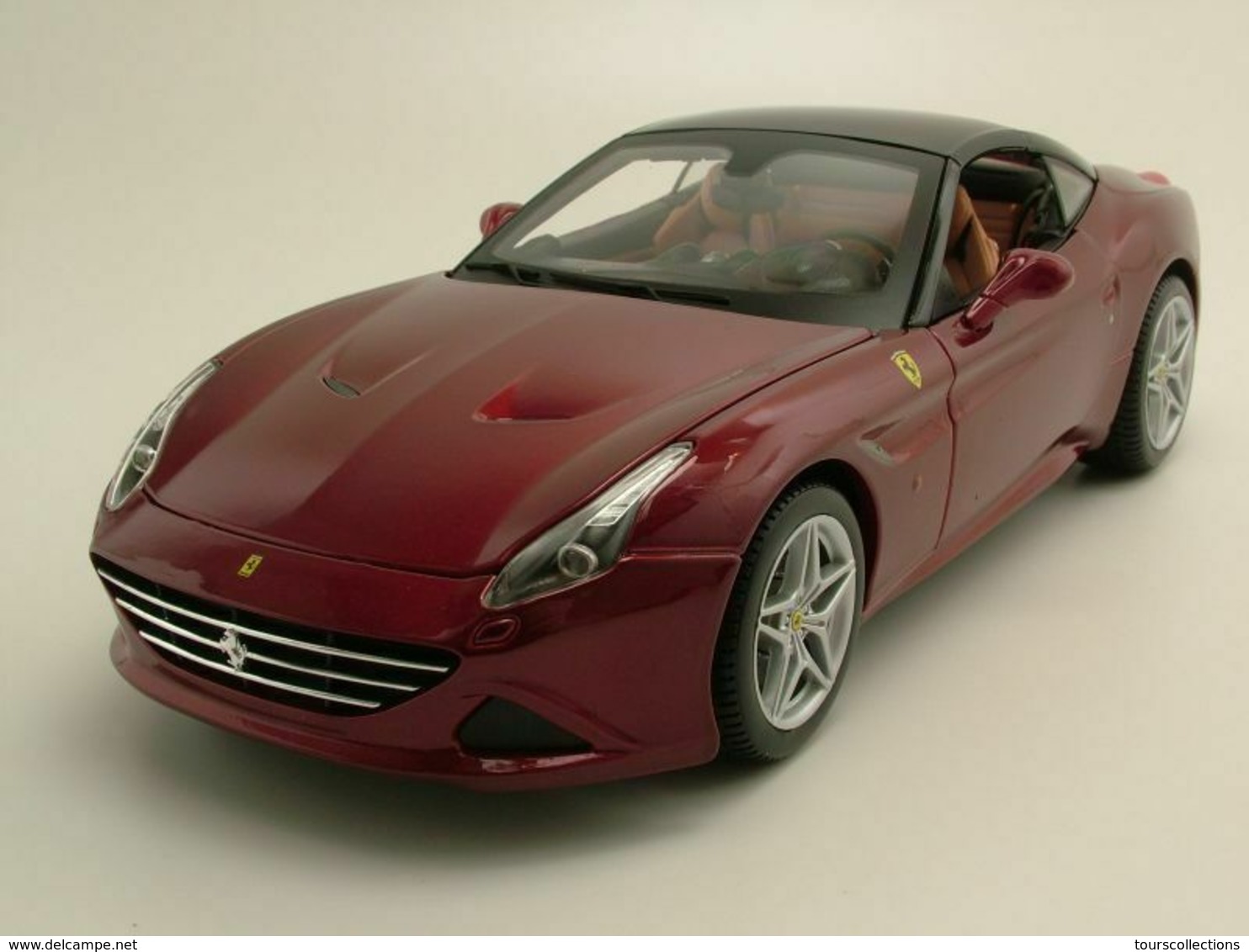 Ferrari California T Rouge Foncé Toit Fermé (version Luxe De 2015) 1/18 Burago N° 16902 - Burago