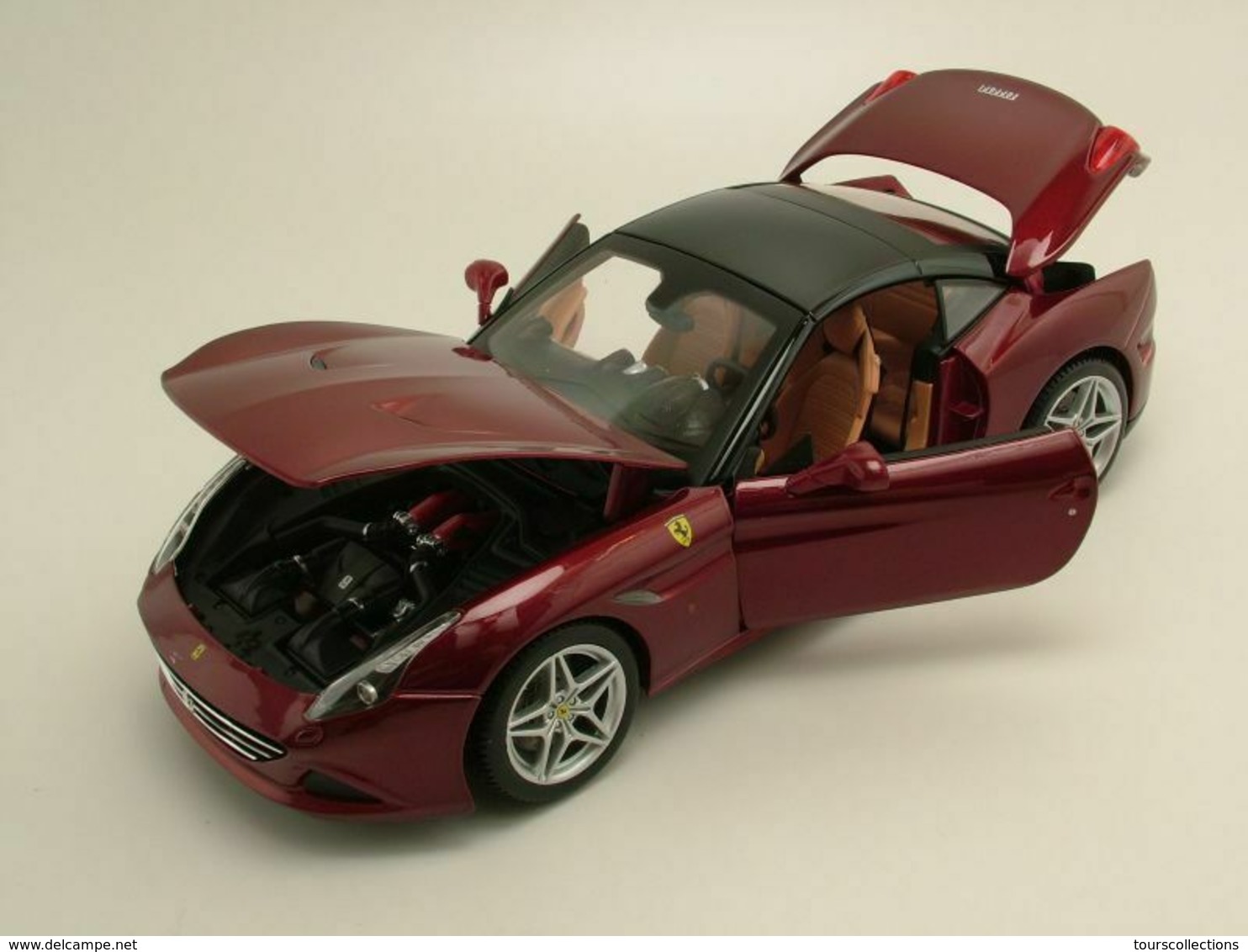 Ferrari California T Rouge Foncé Toit Fermé (version Luxe De 2015) 1/18 Burago N° 16902 - Burago