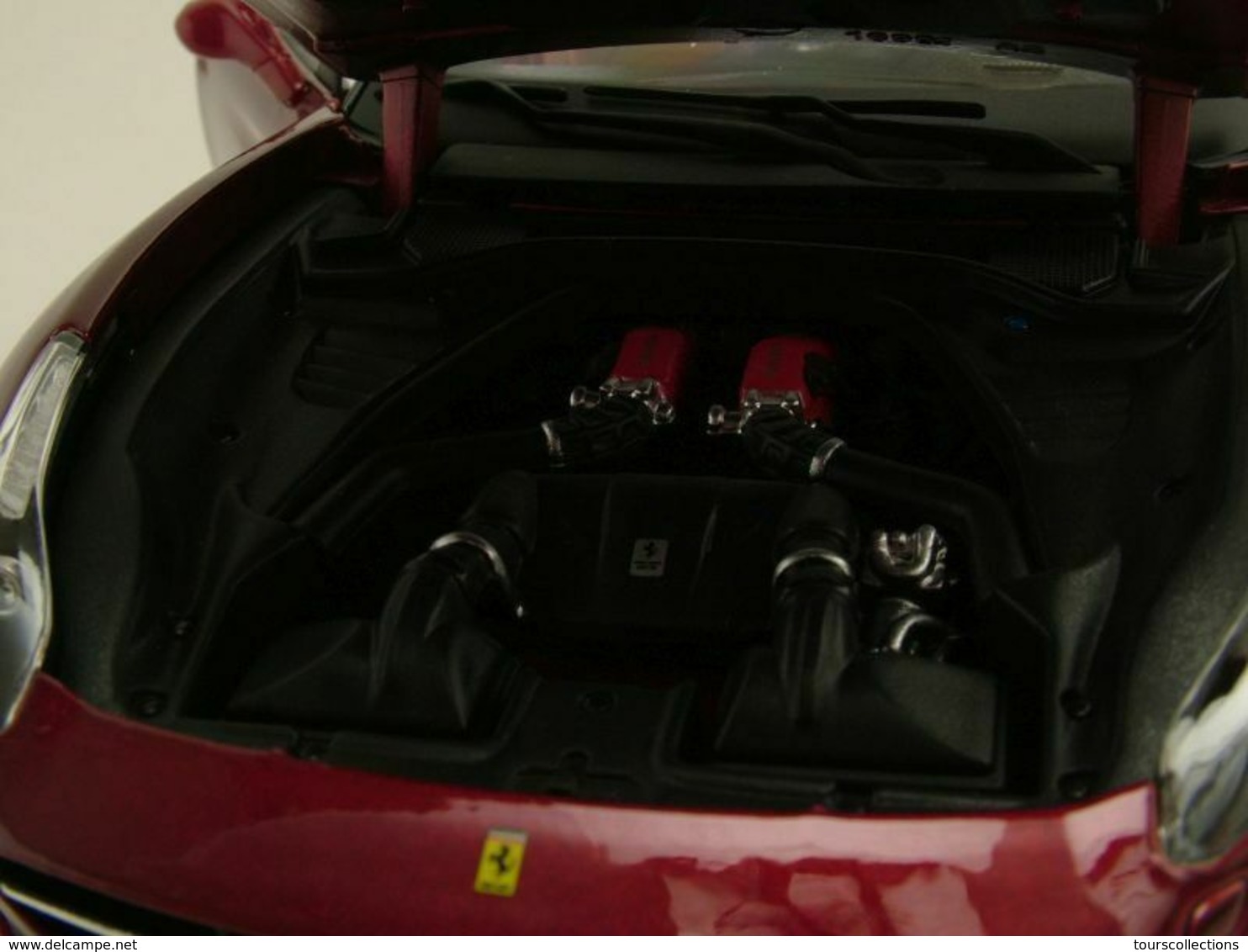 Ferrari California T Rouge Foncé Toit Fermé (version Luxe De 2015) 1/18 Burago N° 16902 - Burago