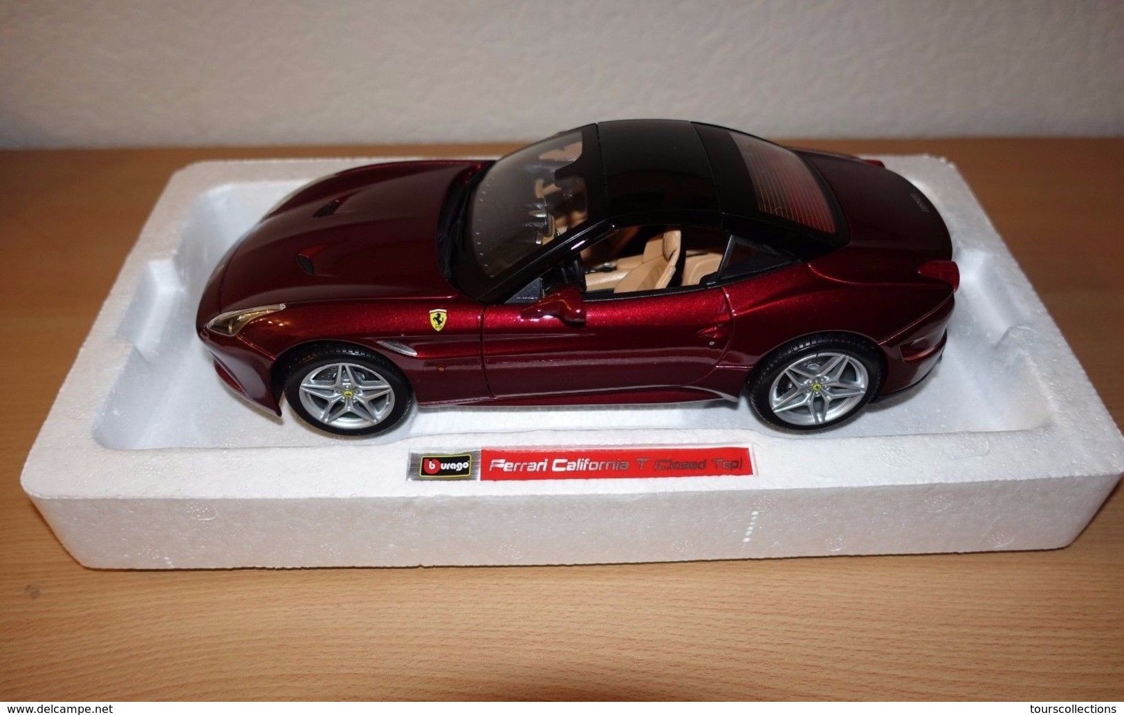 Ferrari California T rouge foncé toit fermé (version luxe de 2015) 1/18 Burago n° 16902