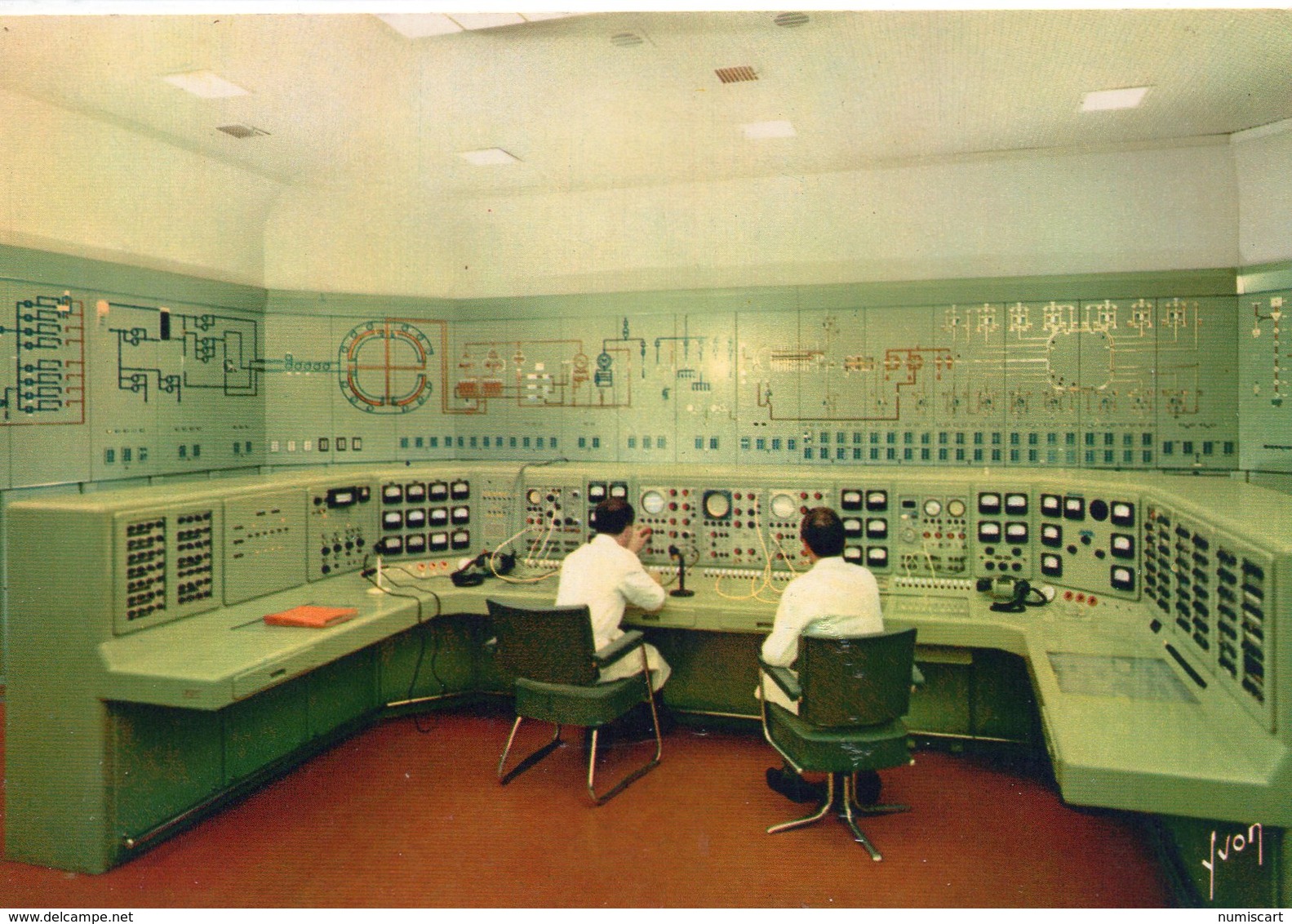 Saclay Animée C.E.N Réacteurs Atomiques Le Tableau De Contrôlede L'accélérateur "Saturne" - Saclay