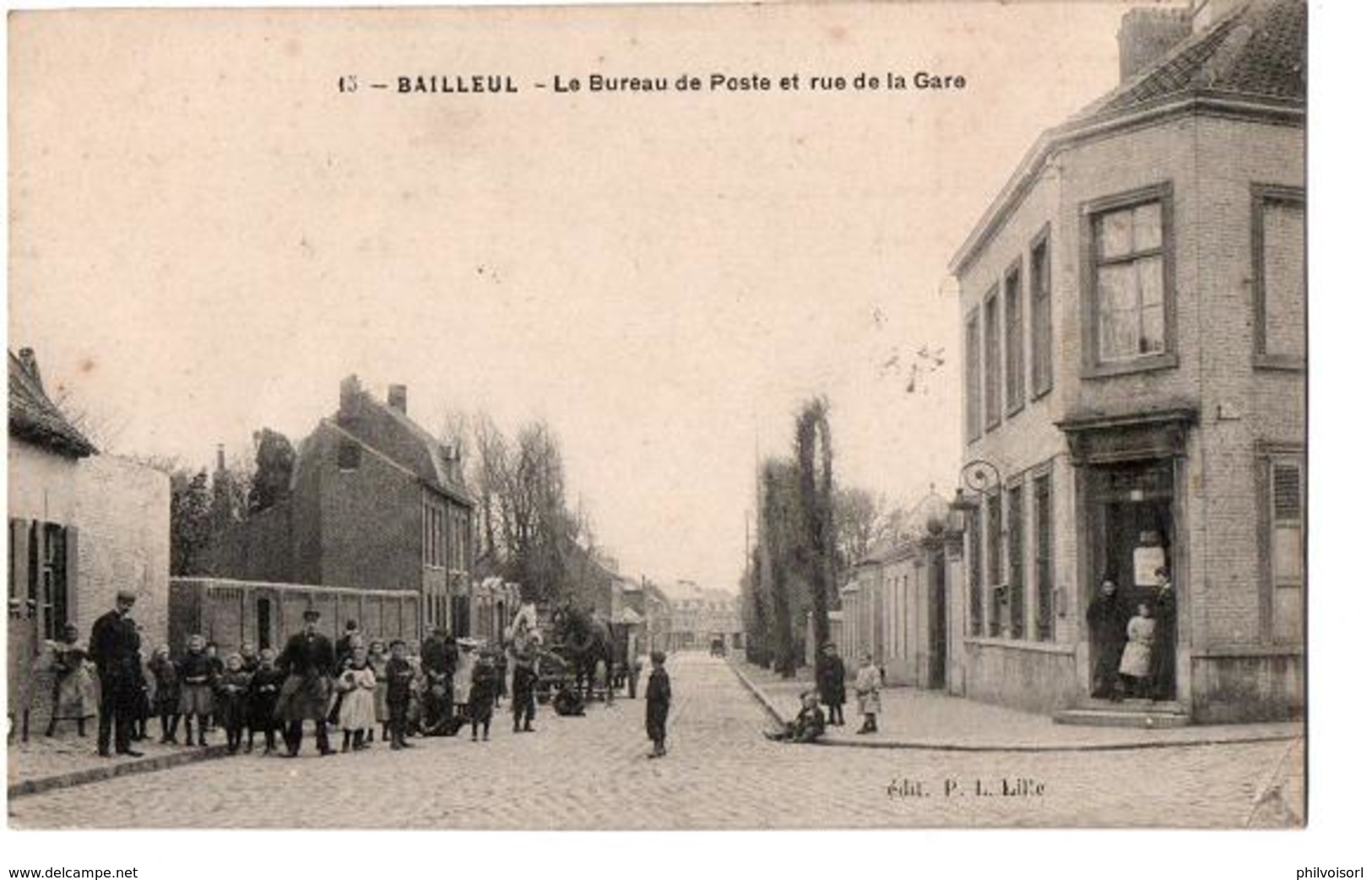 CAMBRAI LE BUREAU DE POSTE RUE DE LA GARE TRES ANIMEE - Cambrai