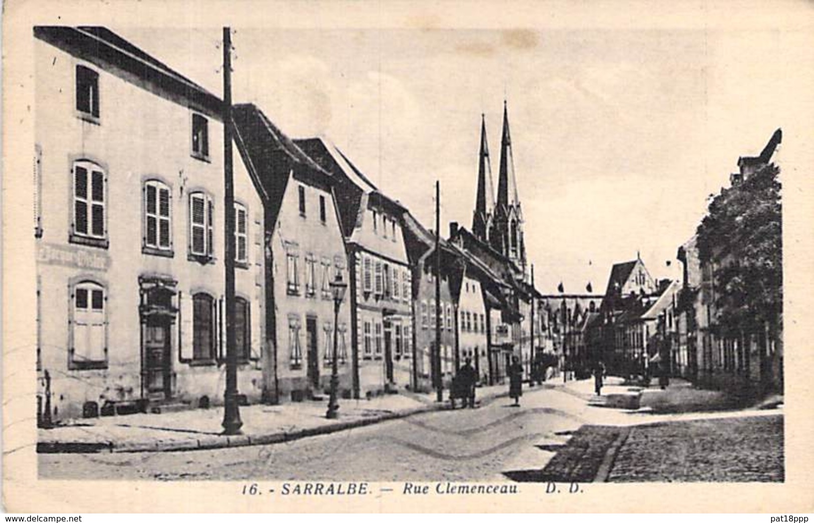 57 - SARRALBE : Rue Clémenceau - CPA Village (  Habitants) - - Sarralbe
