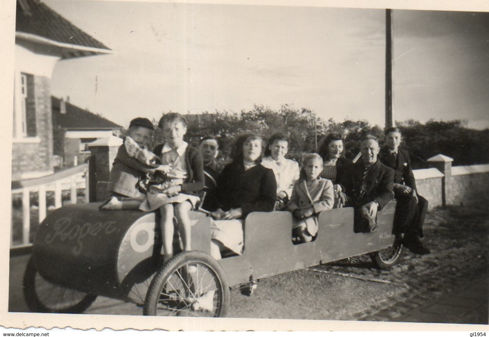 FAMILIE     FIETS     -   MET  9  PERSONEN    -     9 OP  6  CM - Andere & Zonder Classificatie