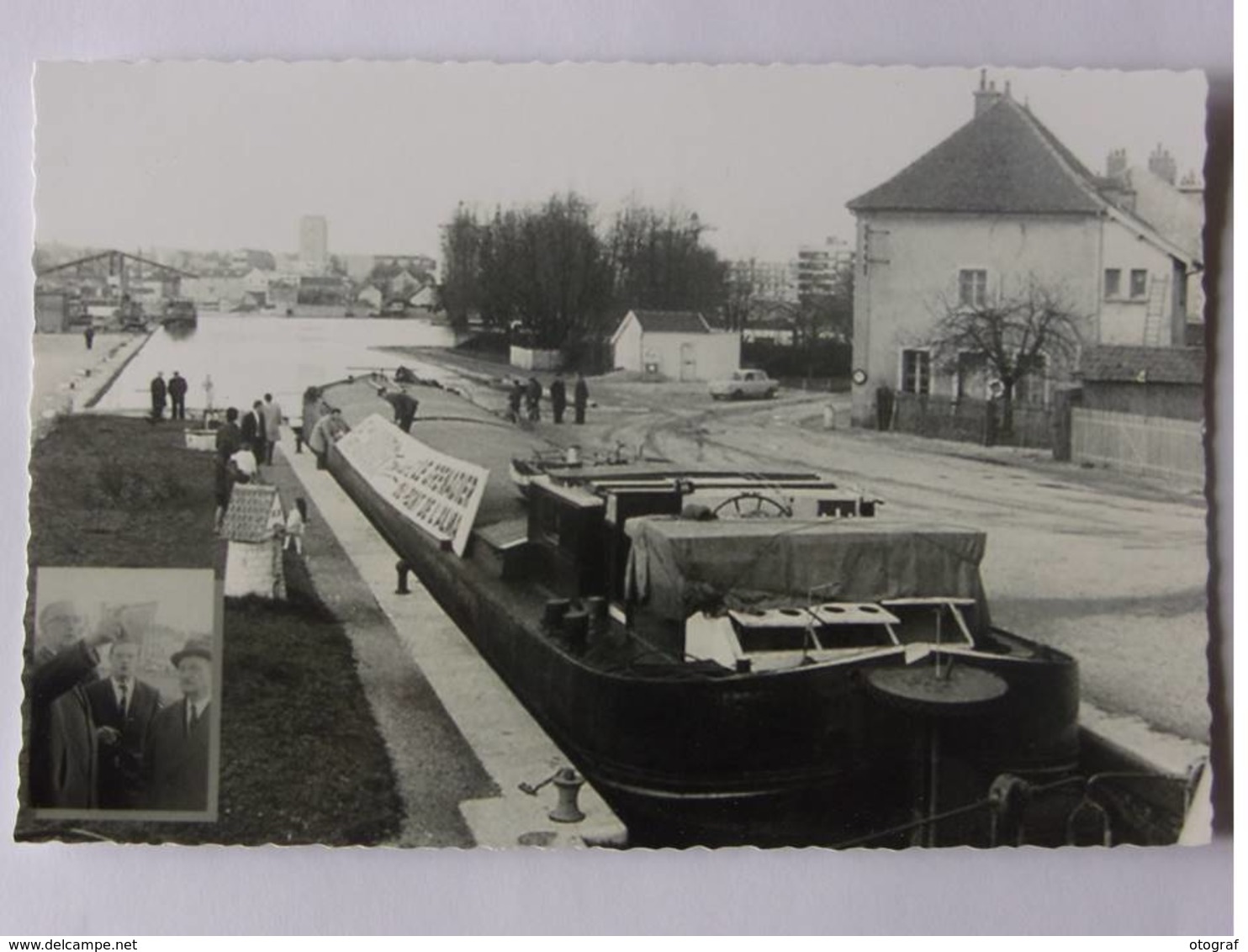 La Péniche " Gigi" Apporte à Dijon " Le Grenadier Du Pont De L' Alma " 1970 - Péniches