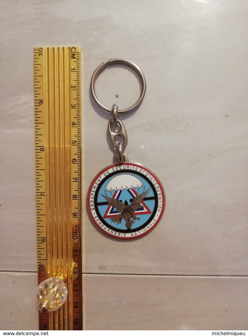 10935    PORTE-CLEFS  GENDARMERIE GROUPE DE SECURITE ET D INTERVENTION - Porte-clefs