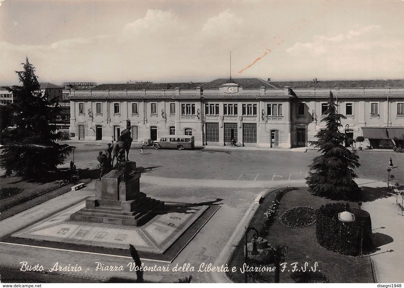 M08925 " BUSTO ARSIZIO-PIAZZA VOLONTARI DELLA LIBERTA' E STAZIONE F.F.S.S. "CORRIERA - CART. ILLUSTR. ORIG. NON SPED. - Busto Arsizio