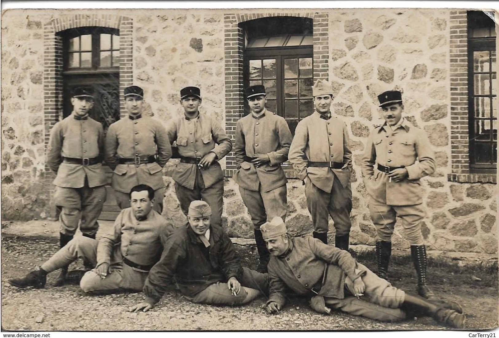 CPSM. GROUPE DE SOLDATS A IDENTIFIER. CARTE ECRITE A LA COURTINE (23). - Régiments