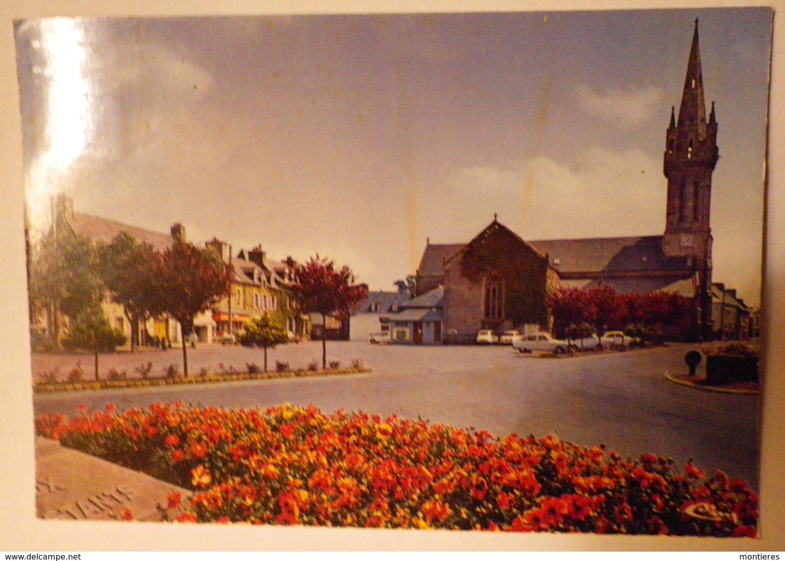 CPSM COTES D'ARMOR 22 - LANVOLLON LA PLACE ET L'EGLISE - Lanvollon