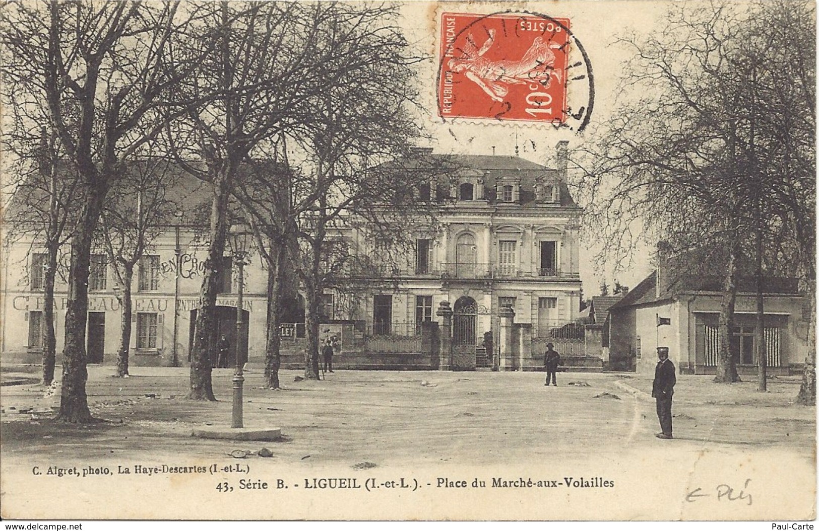 Ligueil, Place Du Marche Aux Volailles - Autres & Non Classés