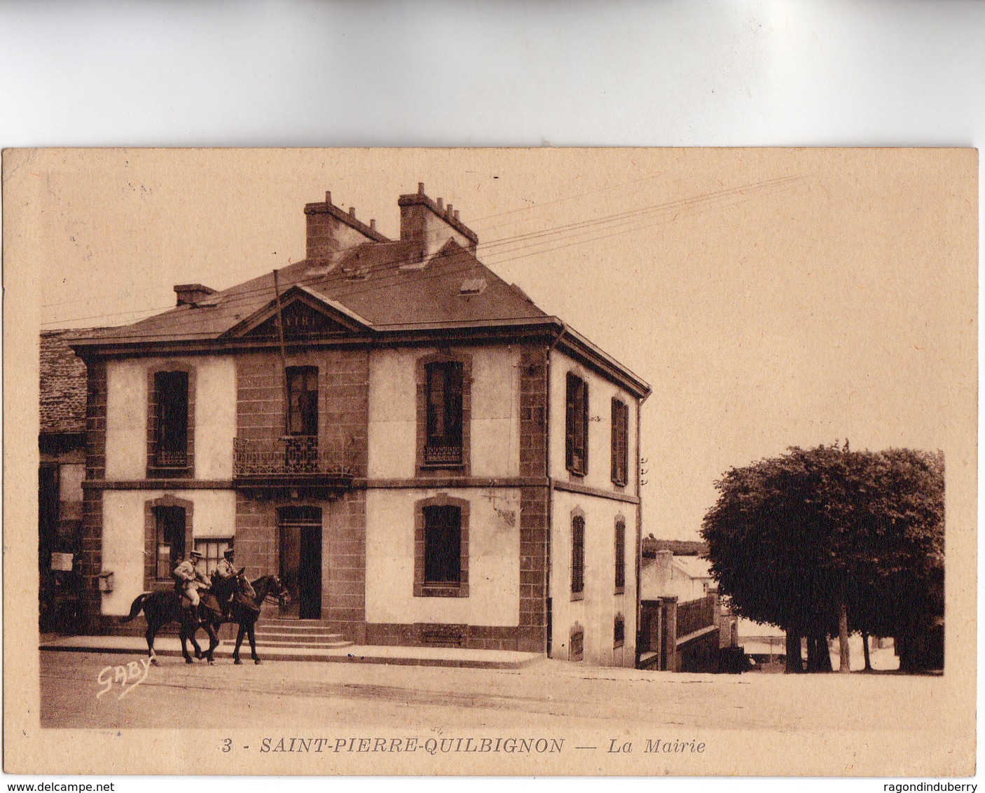 CPA - 22 - SAINT-PIERRE-QUILBIGNON - La Mairie Et Gendarmes à Cheval - Carte Peu Commune - Voy 1961 - Police - Gendarmerie